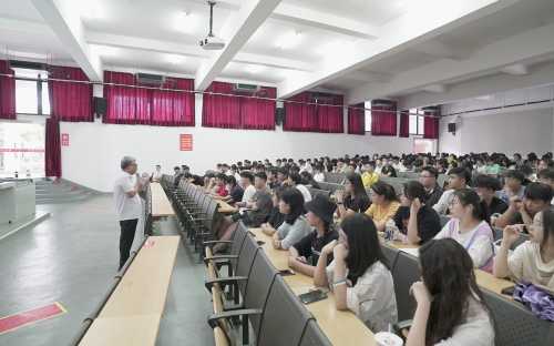 动画与传媒学院老师和学生学习活动现场.jpg